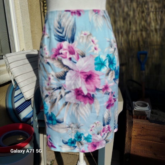 Tommy Bahama Florencia Short Skirt 100% Linen Spring Rain Print Sz 6 - Picture 11 of 14